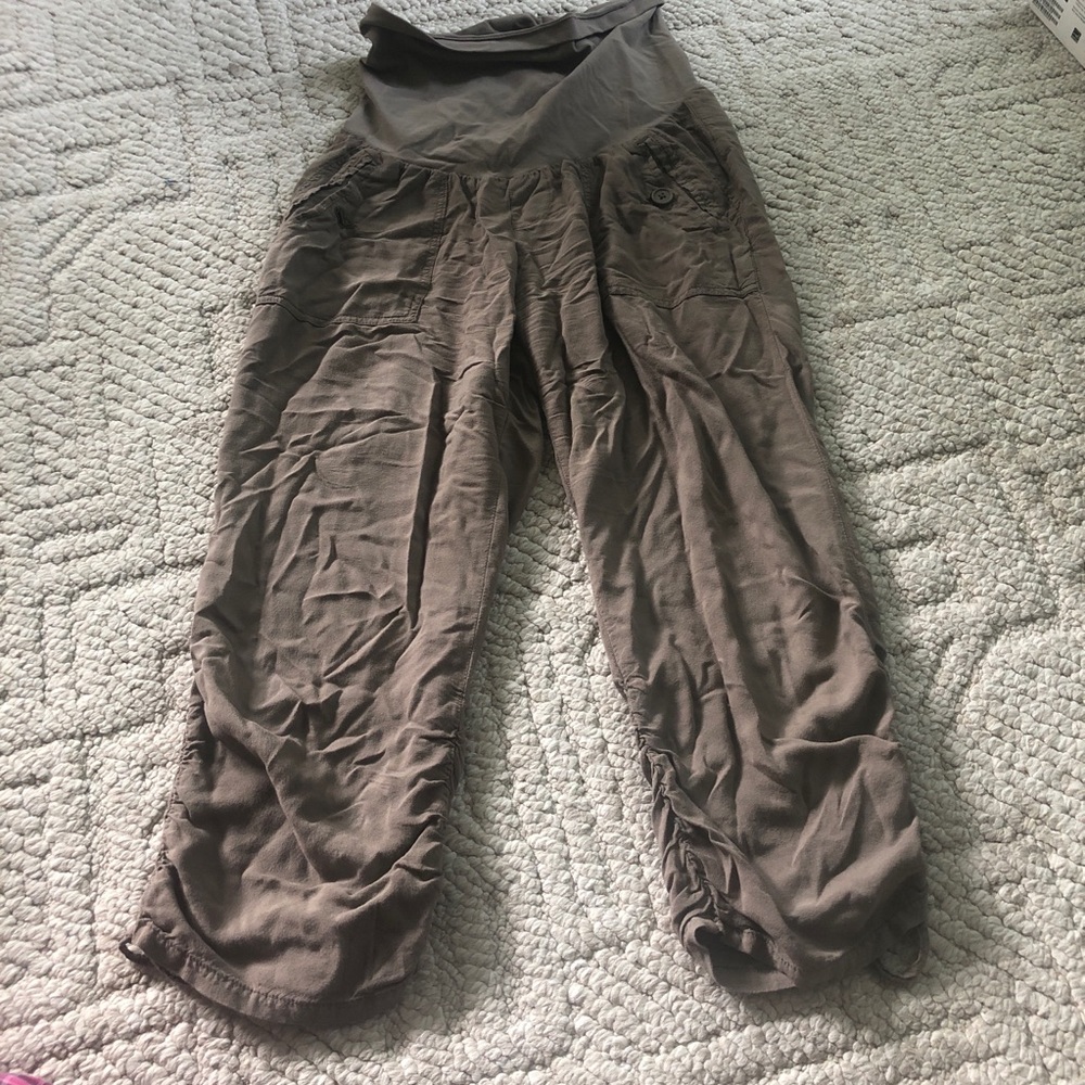 Maternity capris Euc